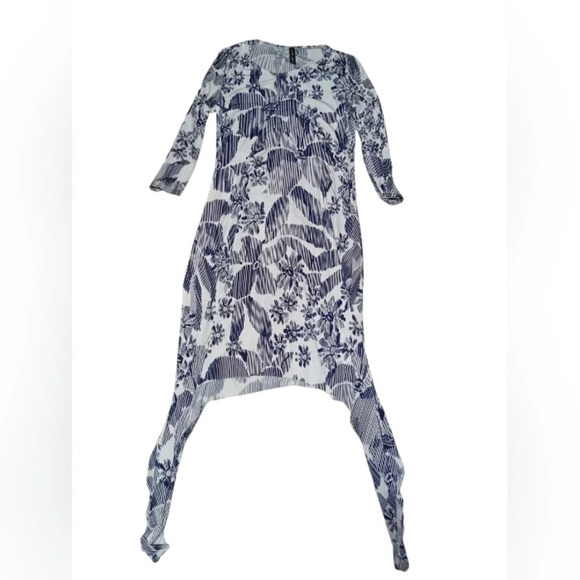 4/$15 Casa Lee Side Tails Printed Dress Floral Blue and White Size Medium - Picture 2 of 8